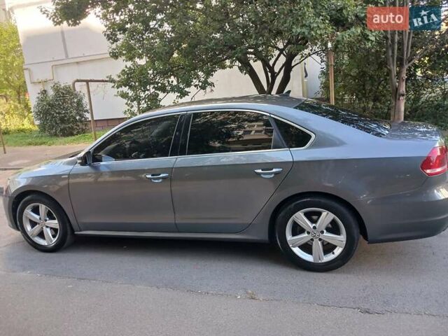 Серый Фольксваген Пассат, объемом двигателя 1.8 л и пробегом 212 тыс. км за 13700 $, фото 1 на Automoto.ua