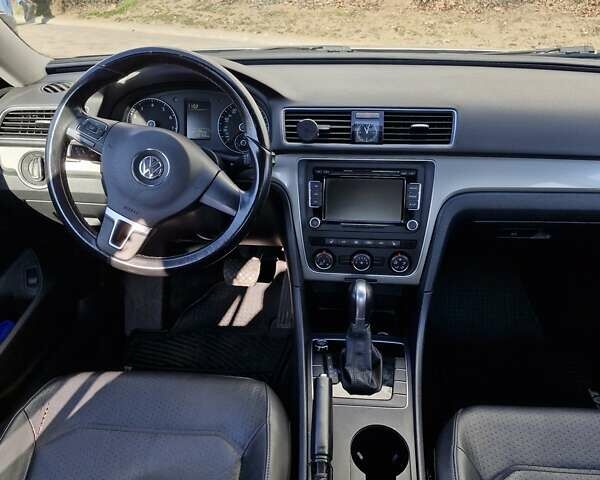 Серый Фольксваген Пассат, объемом двигателя 1.8 л и пробегом 215 тыс. км за 10500 $, фото 7 на Automoto.ua