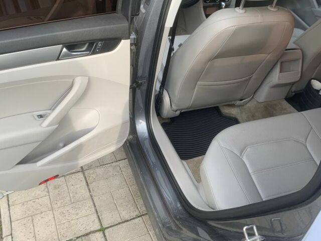 Серый Фольксваген Пассат, объемом двигателя 1.8 л и пробегом 197 тыс. км за 9950 $, фото 4 на Automoto.ua