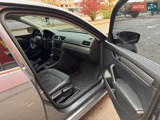Сірий Фольксваген Пассат, об'ємом двигуна 1.8 л та пробігом 172 тис. км за 11000 $, фото 6 на Automoto.ua