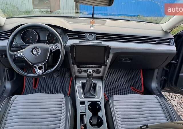 Серый Фольксваген Пассат, объемом двигателя 1.97 л и пробегом 280 тыс. км за 14800 $, фото 12 на Automoto.ua