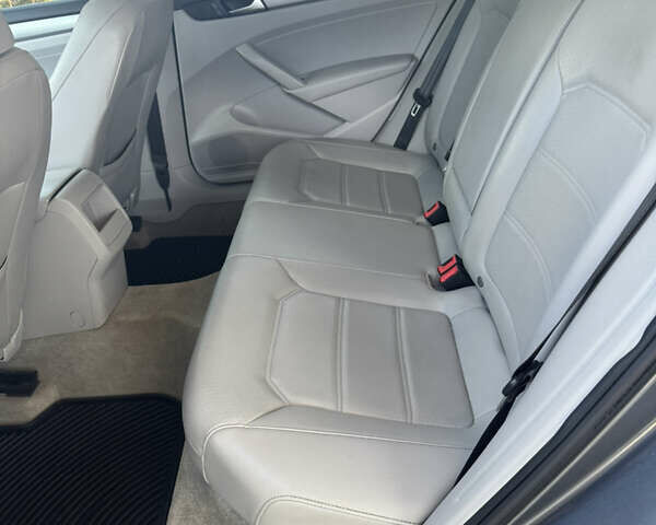 Сірий Фольксваген Пассат, об'ємом двигуна 1.8 л та пробігом 144 тис. км за 11600 $, фото 6 на Automoto.ua