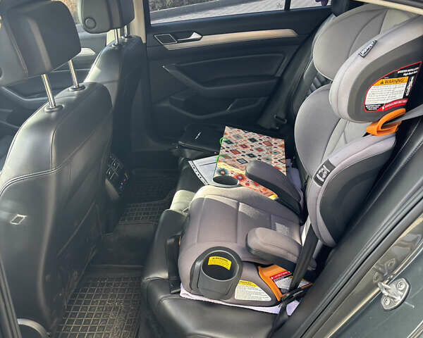 Серый Фольксваген Пассат, объемом двигателя 1.97 л и пробегом 320 тыс. км за 19000 $, фото 8 на Automoto.ua