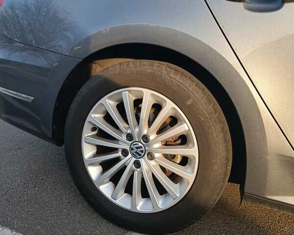 Серый Фольксваген Пассат, объемом двигателя 1.8 л и пробегом 224 тыс. км за 12500 $, фото 10 на Automoto.ua