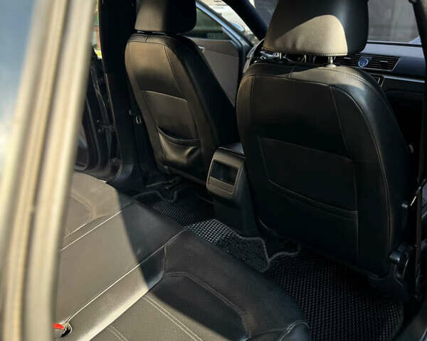 Серый Фольксваген Пассат, объемом двигателя 1.8 л и пробегом 145 тыс. км за 13600 $, фото 12 на Automoto.ua