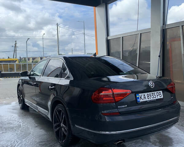 Серый Фольксваген Пассат, объемом двигателя 1.8 л и пробегом 120 тыс. км за 12000 $, фото 4 на Automoto.ua