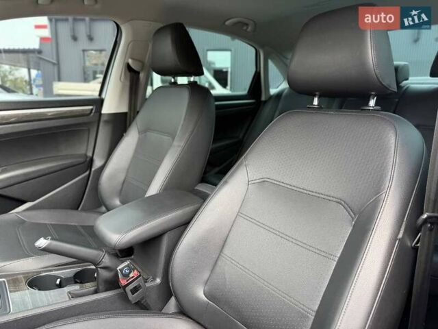 Серый Фольксваген Пассат, объемом двигателя 1.78 л и пробегом 177 тыс. км за 12400 $, фото 18 на Automoto.ua