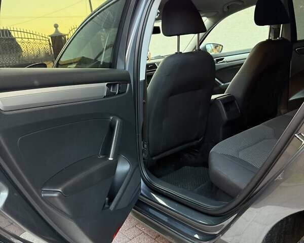 Серый Фольксваген Пассат, объемом двигателя 1.8 л и пробегом 194 тыс. км за 10700 $, фото 17 на Automoto.ua