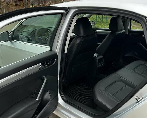 Серый Фольксваген Пассат, объемом двигателя 1.8 л и пробегом 190 тыс. км за 16000 $, фото 25 на Automoto.ua