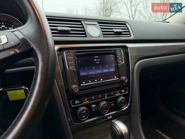 Серый Фольксваген Пассат, объемом двигателя 1.8 л и пробегом 185 тыс. км за 12800 $, фото 52 на Automoto.ua