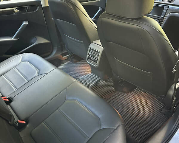 Серый Фольксваген Пассат, объемом двигателя 1.8 л и пробегом 165 тыс. км за 14200 $, фото 32 на Automoto.ua