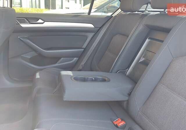 Серый Фольксваген Пассат, объемом двигателя 1.6 л и пробегом 297 тыс. км за 15000 $, фото 53 на Automoto.ua