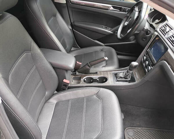 Сірий Фольксваген Пассат, об'ємом двигуна 1.8 л та пробігом 170 тис. км за 12900 $, фото 5 на Automoto.ua