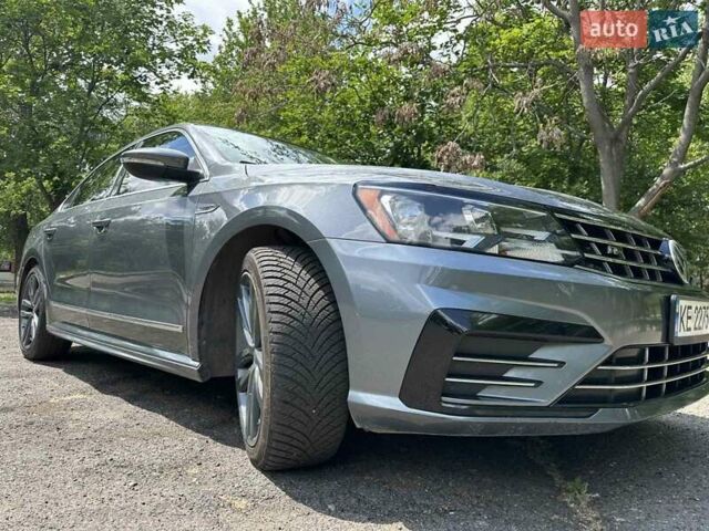 Серый Фольксваген Пассат, объемом двигателя 1.8 л и пробегом 195 тыс. км за 13600 $, фото 6 на Automoto.ua