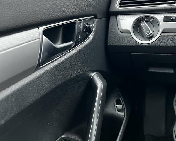 Серый Фольксваген Пассат, объемом двигателя 1.8 л и пробегом 190 тыс. км за 16000 $, фото 29 на Automoto.ua