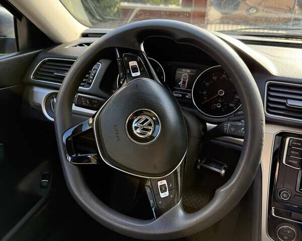 Серый Фольксваген Пассат, объемом двигателя 1.8 л и пробегом 194 тыс. км за 10700 $, фото 12 на Automoto.ua