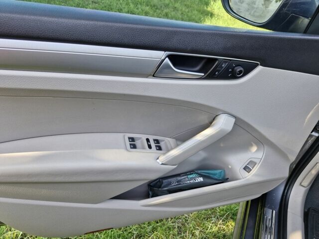 Серый Фольксваген Пассат, объемом двигателя 0 л и пробегом 149 тыс. км за 11400 $, фото 5 на Automoto.ua