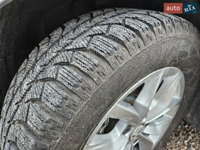 Серый Фольксваген Пассат, объемом двигателя 1.8 л и пробегом 217 тыс. км за 11700 $, фото 18 на Automoto.ua