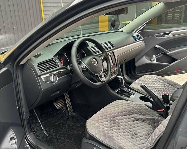 Серый Фольксваген Пассат, объемом двигателя 1.8 л и пробегом 112 тыс. км за 16800 $, фото 2 на Automoto.ua