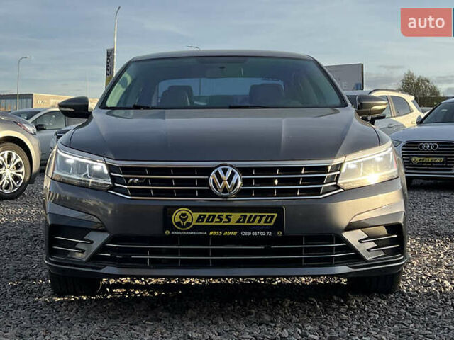 Серый Фольксваген Пассат, объемом двигателя 1.8 л и пробегом 298 тыс. км за 11500 $, фото 1 на Automoto.ua