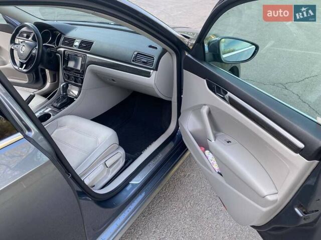 Серый Фольксваген Пассат, объемом двигателя 1.8 л и пробегом 185 тыс. км за 14800 $, фото 15 на Automoto.ua