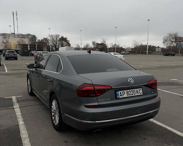 Серый Фольксваген Пассат, объемом двигателя 1.8 л и пробегом 180 тыс. км за 12800 $, фото 1 на Automoto.ua