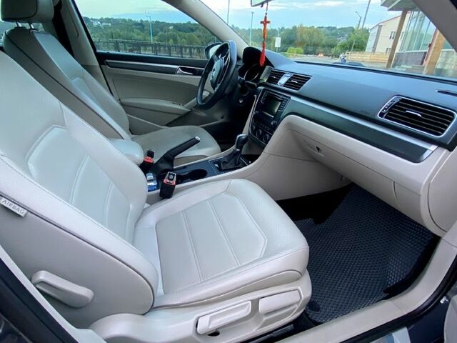 Серый Фольксваген Пассат, объемом двигателя 1.8 л и пробегом 219 тыс. км за 14000 $, фото 6 на Automoto.ua