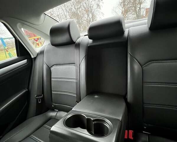 Серый Фольксваген Пассат, объемом двигателя 1.8 л и пробегом 190 тыс. км за 16000 $, фото 27 на Automoto.ua