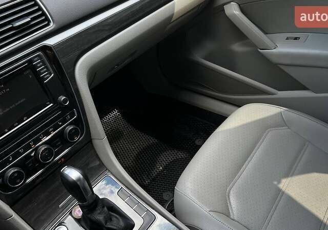 Сірий Фольксваген Пассат, об'ємом двигуна 1.8 л та пробігом 201 тис. км за 12500 $, фото 20 на Automoto.ua