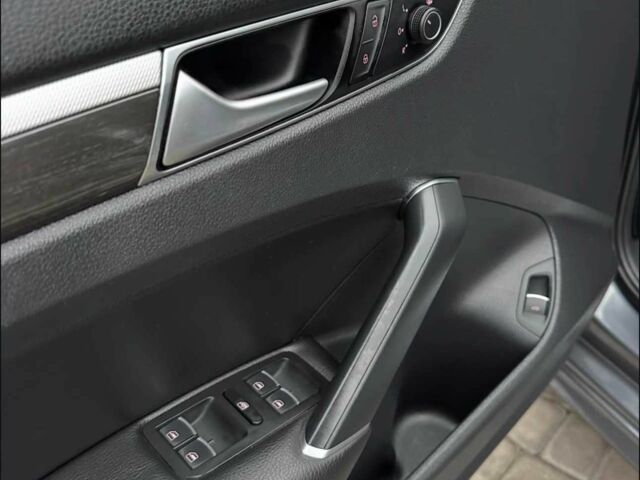 Серый Фольксваген Пассат, объемом двигателя 1.8 л и пробегом 145 тыс. км за 15350 $, фото 6 на Automoto.ua