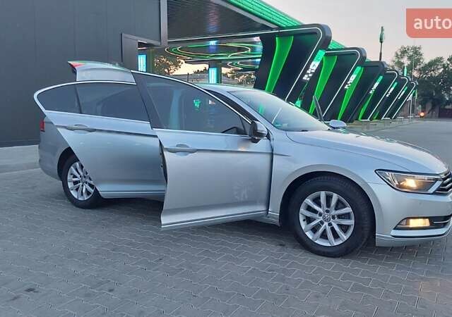 Серый Фольксваген Пассат, объемом двигателя 0 л и пробегом 196 тыс. км за 13777 $, фото 51 на Automoto.ua