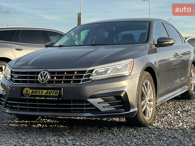 Серый Фольксваген Пассат, объемом двигателя 1.8 л и пробегом 298 тыс. км за 11500 $, фото 2 на Automoto.ua