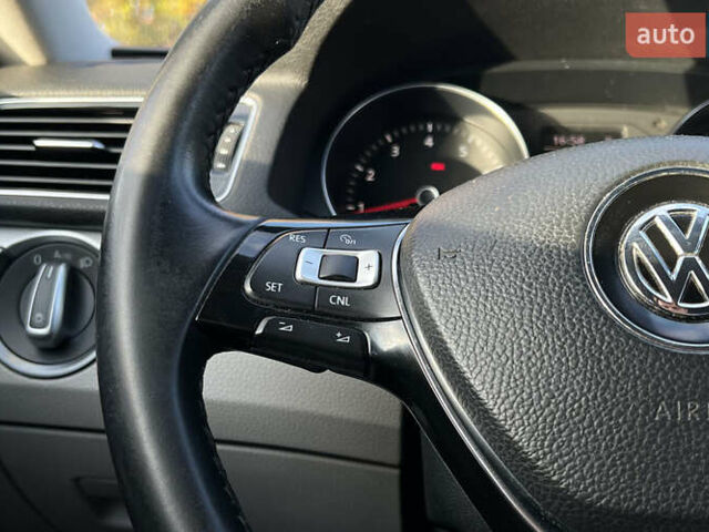 Серый Фольксваген Пассат, объемом двигателя 1.8 л и пробегом 298 тыс. км за 11500 $, фото 10 на Automoto.ua