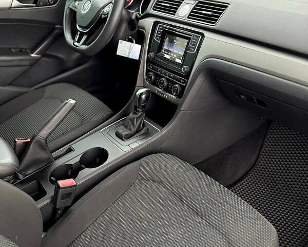 Сірий Фольксваген Пассат, об'ємом двигуна 1.8 л та пробігом 172 тис. км за 10399 $, фото 20 на Automoto.ua