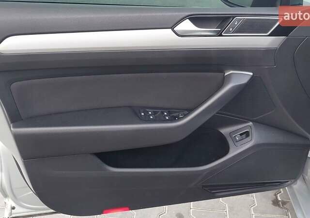 Серый Фольксваген Пассат, объемом двигателя 0 л и пробегом 196 тыс. км за 13777 $, фото 75 на Automoto.ua