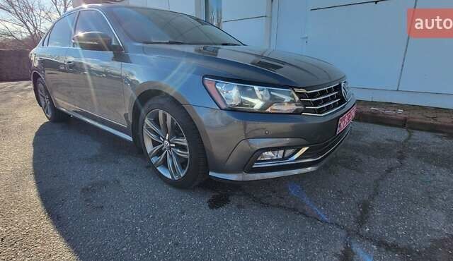 Сірий Фольксваген Пассат, об'ємом двигуна 1.8 л та пробігом 163 тис. км за 15500 $, фото 4 на Automoto.ua