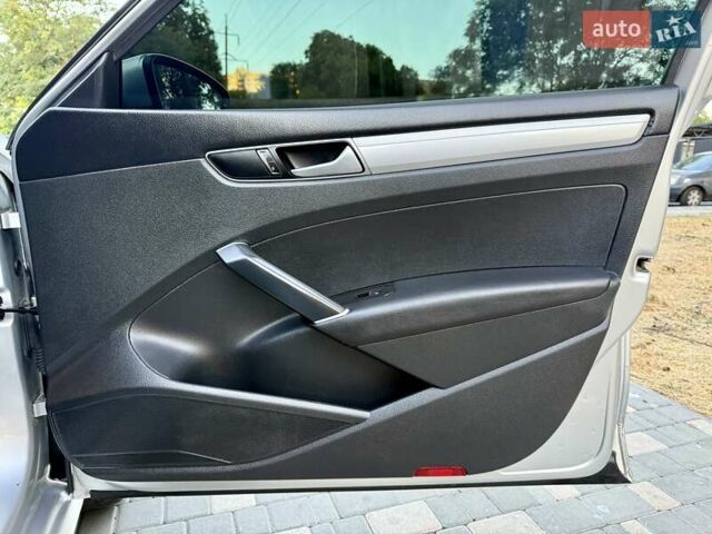 Серый Фольксваген Пассат, объемом двигателя 1.8 л и пробегом 239 тыс. км за 10700 $, фото 34 на Automoto.ua