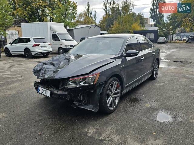 Серый Фольксваген Пассат, объемом двигателя 1.8 л и пробегом 170 тыс. км за 4000 $, фото 1 на Automoto.ua