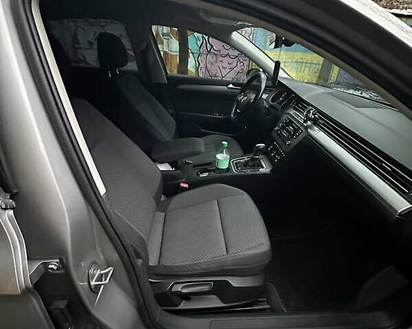 Серый Фольксваген Пассат, объемом двигателя 1.4 л и пробегом 276 тыс. км за 14000 $, фото 19 на Automoto.ua