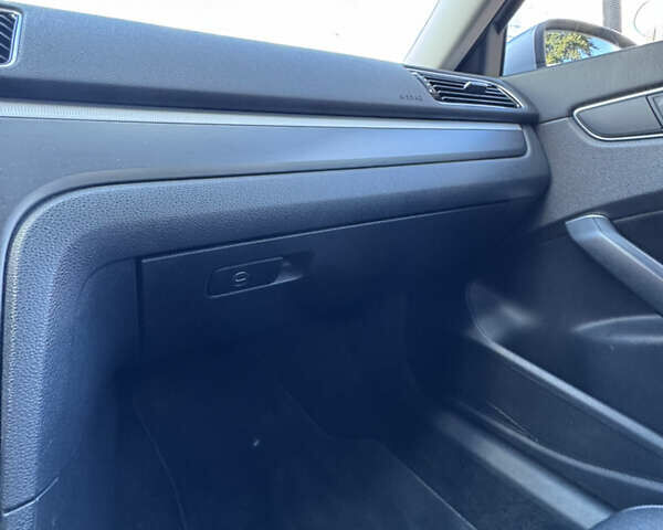 Фольксваген Пассат 2016 в Киеве на Automoto.ua Серый Фольксваген Пассат, объемом двигателя 1.8 л и пробегом 153 тыс. км за 15200 $, фото 49 на Automoto.ua