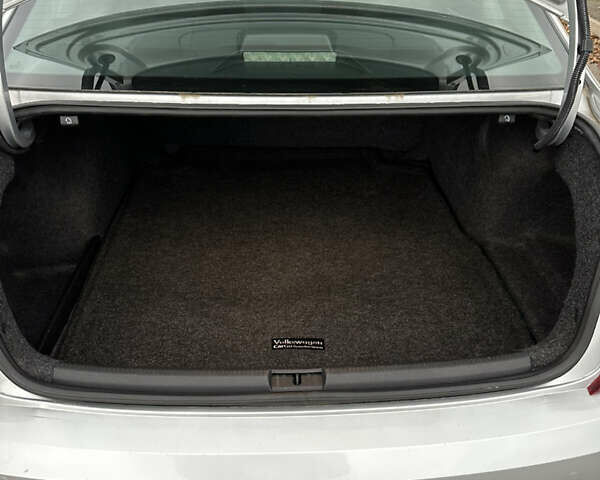 Серый Фольксваген Пассат, объемом двигателя 1.8 л и пробегом 180 тыс. км за 12800 $, фото 13 на Automoto.ua