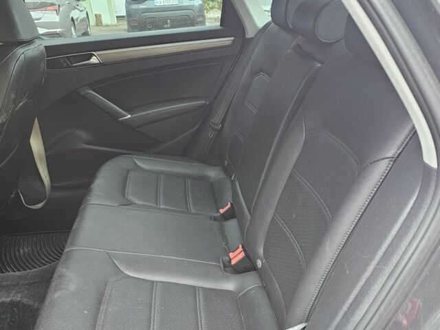 Серый Фольксваген Пассат, объемом двигателя 1.8 л и пробегом 170 тыс. км за 5000 $, фото 13 на Automoto.ua