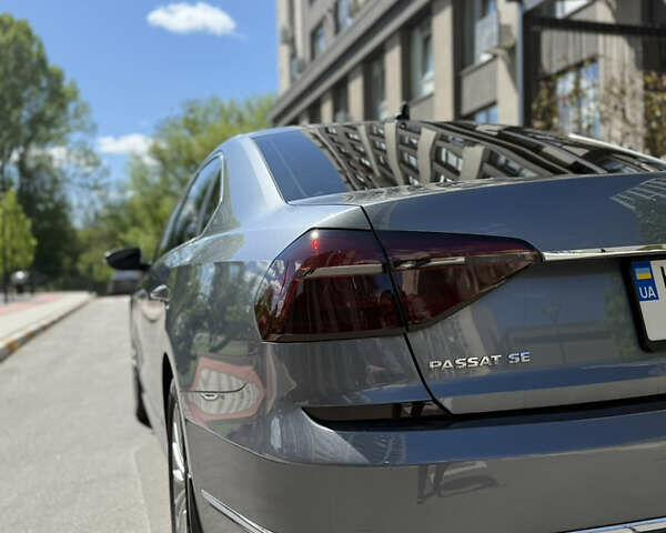 Серый Фольксваген Пассат, объемом двигателя 1.8 л и пробегом 184 тыс. км за 13500 $, фото 4 на Automoto.ua