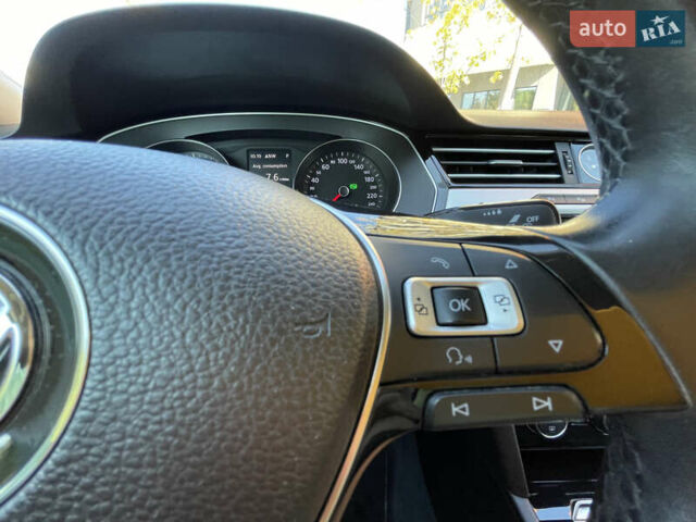 Серый Фольксваген Пассат, объемом двигателя 1.6 л и пробегом 297 тыс. км за 15000 $, фото 67 на Automoto.ua