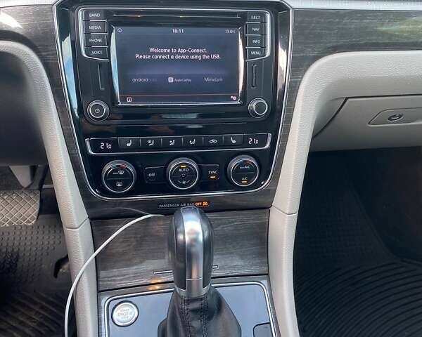 Сірий Фольксваген Пассат, об'ємом двигуна 1.8 л та пробігом 185 тис. км за 14500 $, фото 13 на Automoto.ua