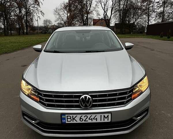 Серый Фольксваген Пассат, объемом двигателя 1.8 л и пробегом 190 тыс. км за 16000 $, фото 9 на Automoto.ua