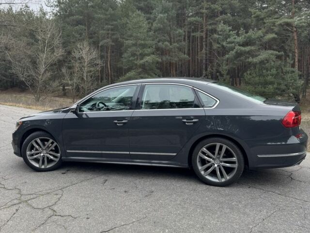 Серый Фольксваген Пассат, объемом двигателя 1.8 л и пробегом 164 тыс. км за 13500 $, фото 2 на Automoto.ua