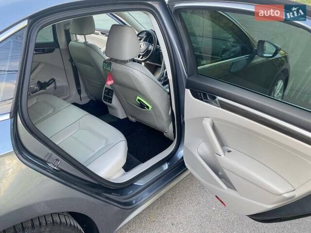 Серый Фольксваген Пассат, объемом двигателя 1.8 л и пробегом 185 тыс. км за 14800 $, фото 16 на Automoto.ua