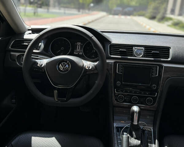 Серый Фольксваген Пассат, объемом двигателя 1.8 л и пробегом 184 тыс. км за 13500 $, фото 14 на Automoto.ua