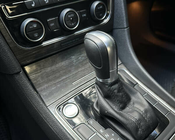 Серый Фольксваген Пассат, объемом двигателя 1.8 л и пробегом 165 тыс. км за 14200 $, фото 17 на Automoto.ua